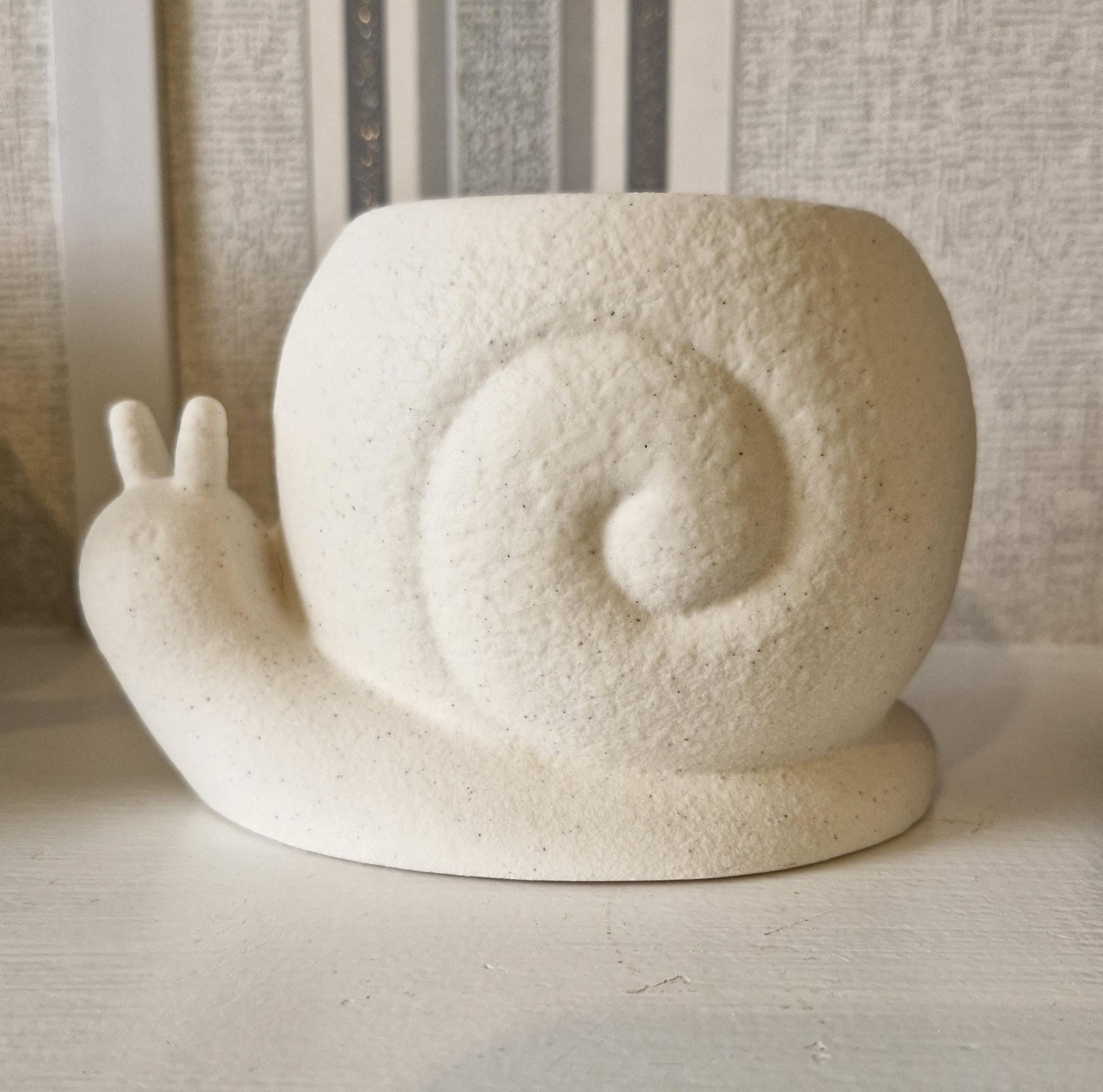 Ceramic Snail Oil burner in white