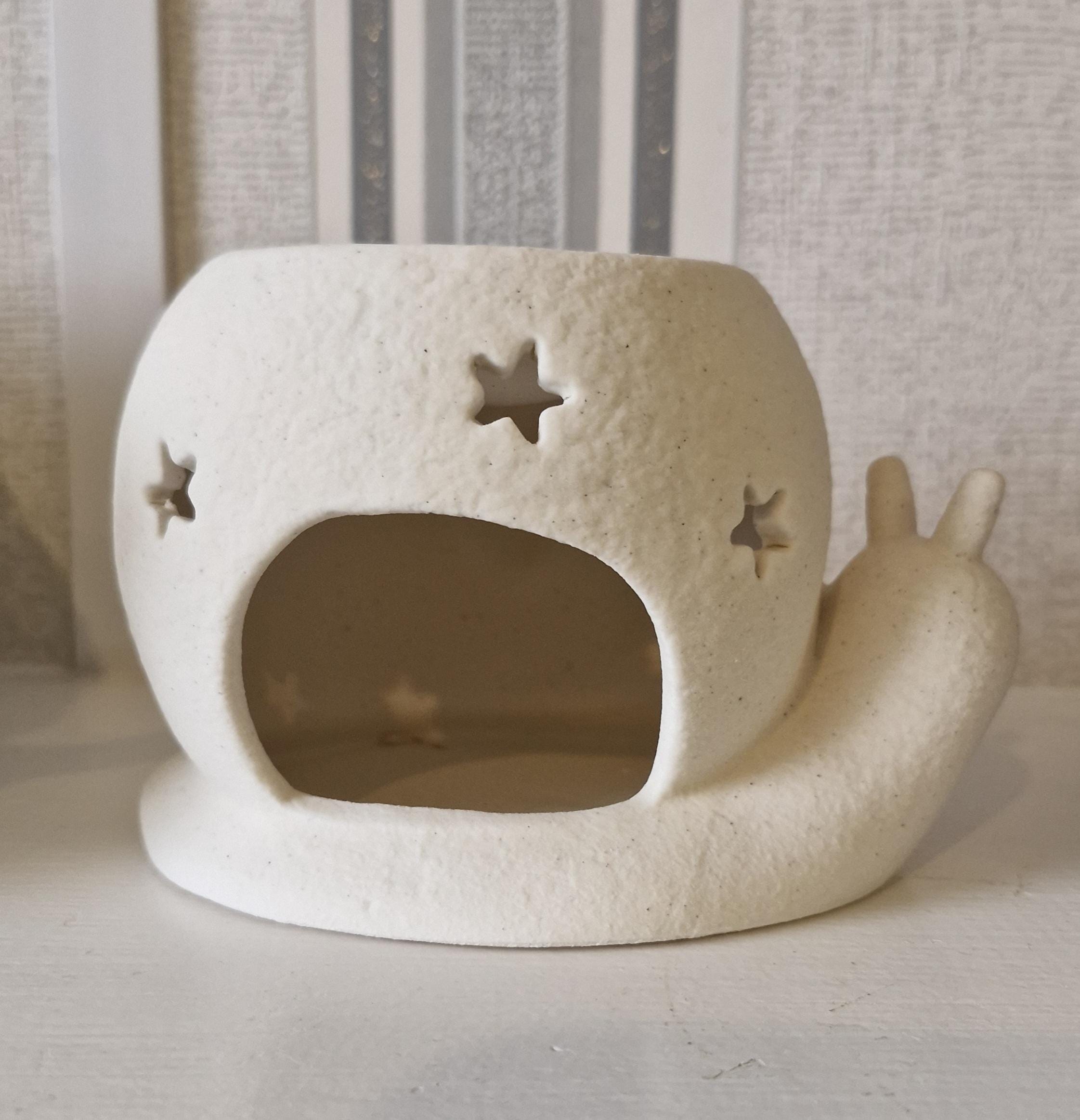 Ceramic Snail Oil burner in white